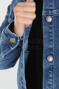 Campera elastizada azul en internet