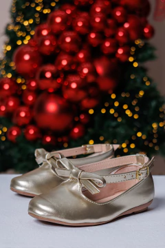 Sapatilha Xavier Laço (Dourado) na internet