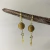 Brinco de Capim Dourado com Ponto de Strass