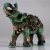 elefante pequeno em resina verde