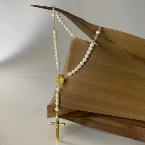 Terço em Capim Dourado Pérola Shell Branca