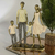 Escultura Decorativa Casal com Dois Meninos 25 cm