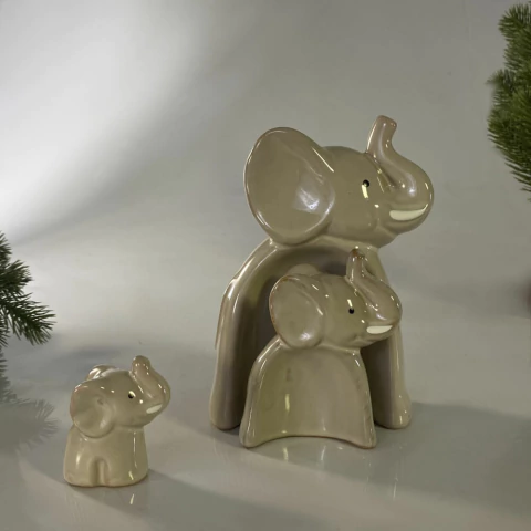 Trio de Elefantes em Porcelana Sorte, Proteção e Elegância 17 cm