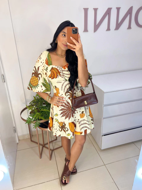 VESTIDO THAIS - FUNDO OFF COM ESTAPA MARROM E ABACAXI - comprar online