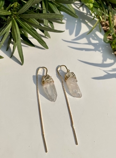 Brinco fio dourado em quartzo transparente - Yalla 