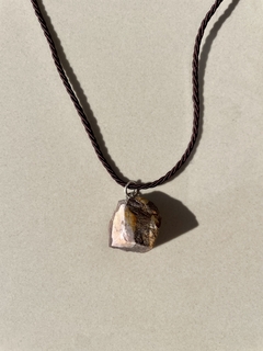 Choker cordão marrom pedras brutas - Yalla 