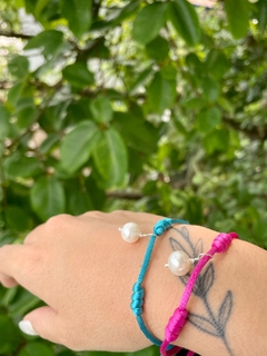 Pulseira pérola fio de seda na internet