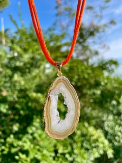 Pingente geodo mistico ágata - dourado