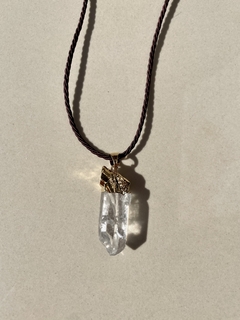 Colar Quartzo transparente - cordão marrom