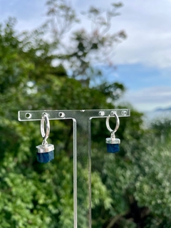 Imagem do mini argola pedra lapidada - apatita / olho de tigre