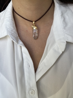 Colar Quartzo transparente - cordão marrom - comprar online