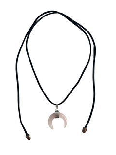 Colar pingente quartzo rosa cordão camurça - comprar online