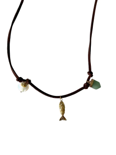 colar folk pingentes ( peixe, lua e ponta quartzo verde) na internet