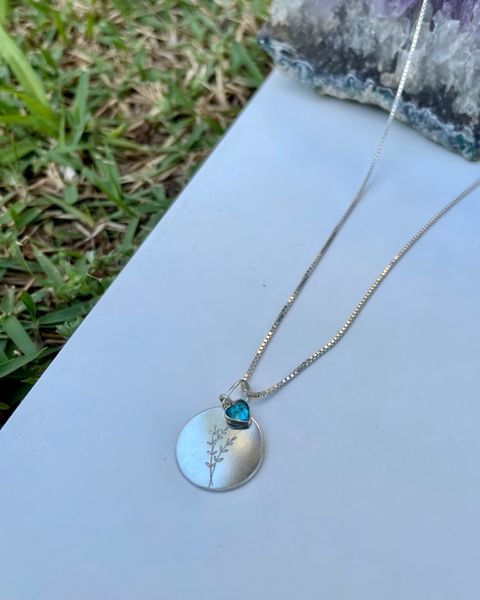 Pingente Raminho com zircônia azul em prata + kit cordão de seda