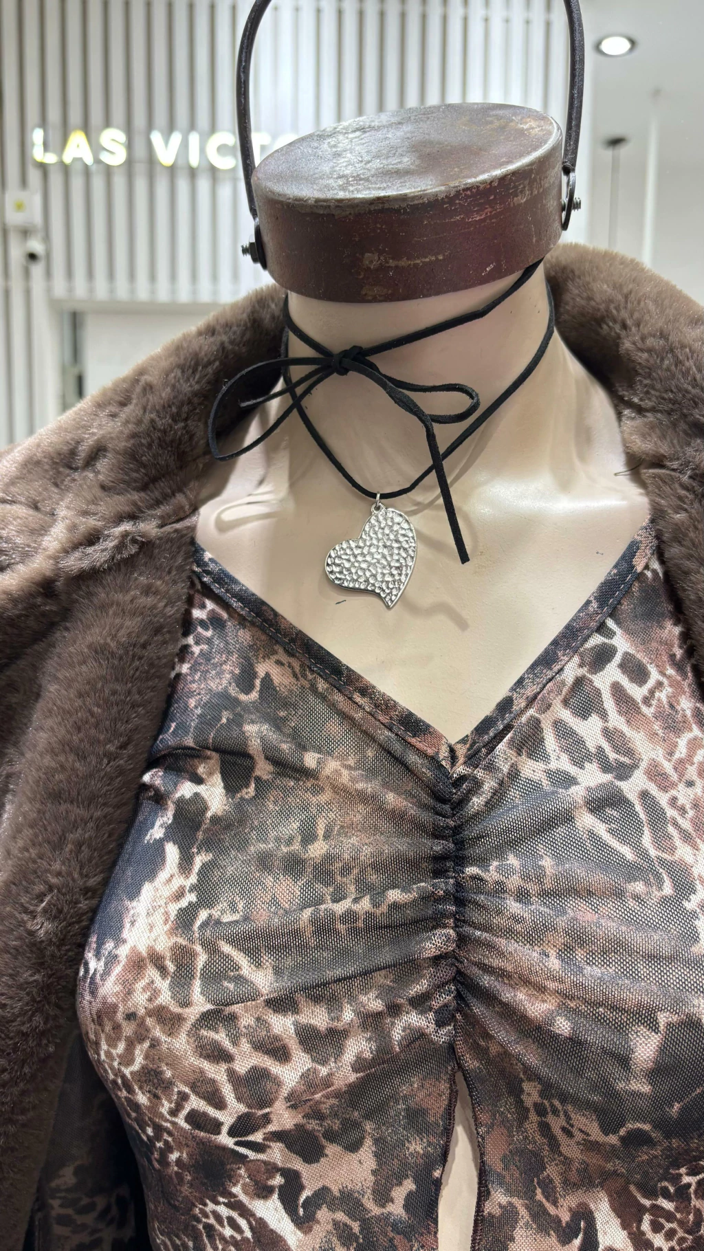 CHOCKER LOVILI