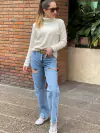Jean recto con tachas y aberturas al costado