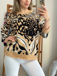 Sweater de bremer doble hilado con animal print y tigre en internet