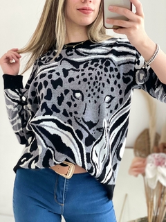 Sweater de bremer doble hilado con animal print y tigre - Maria Cruz