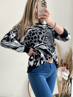 Sweater de bremer doble hilado con animal print y tigre - tienda online