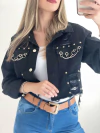 Campera de jean con tachas y cadenas