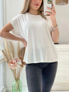 REMERA DE CREP CON STRASS EN MANGAS - comprar online