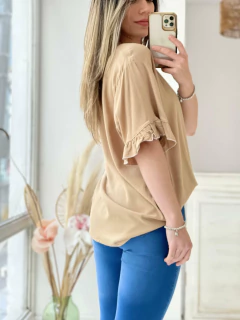 BLUSA DE LINO CON VOLADOS - tienda online