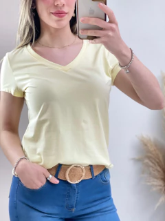 REMERA DE ALGODON Y LYCRA CUELLO V