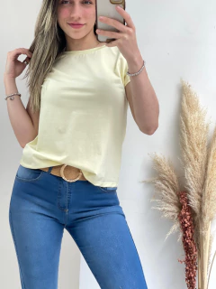 REMERA DE ALGODON Y LYCRA CUELLO REDONDO - Maria Cruz