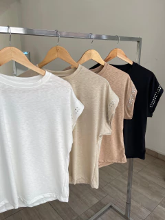 Imagen de REMERA DE JERSEY DE ALGODON CON TACHAS