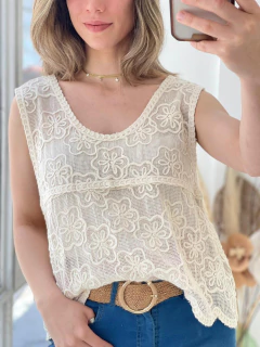 Imagen de MUSCULOSA DE GUIPIURE CON BORDADO