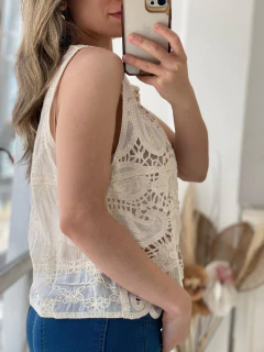 MUSCULOSA DE BAMBULA Y GUIPIURE - tienda online