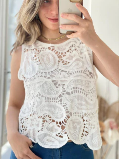 MUSCULOSA DE BAMBULA Y GUIPIURE en internet