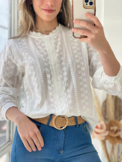 CAMISA DE BAMBULA Y BRODERIE