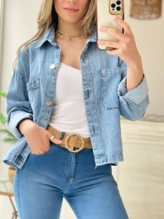 Imagen de CAMPERA DE JEANS TIPO CAMISACO