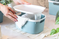 CANASTO ORGANIZ PLAST. C/TAPA 24X17X12CM CELESTE - comprar online