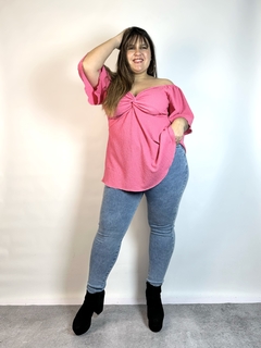 Blusa PAISANA escote torzado -brusela- *PRENDA DE LIQUIDACIÓN SIN CAMBIO*