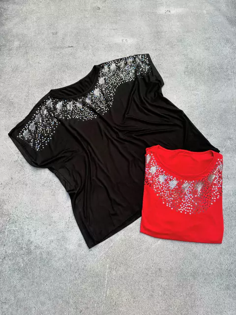 Remera lentejuelas pecho y hombros-modal-❤