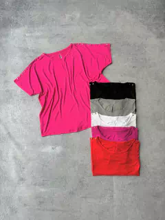 Remera basica con tachas -modal-✨