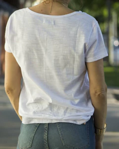 Remera CHERRIES PRINT Blanca en internet