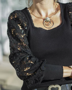 Sweater AVERY Negro en internet