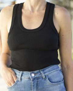 Remera Musculosa GALA Negra - Yo Kiero