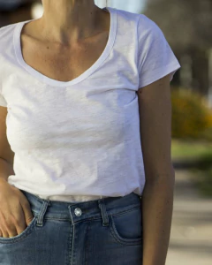 Remera Básica PLUMA Blanca - Yo Kiero