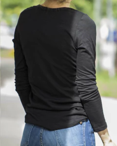 Remera Básica AMBAR Negra en internet