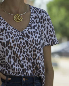 Remera Básica IVES Leopardo - comprar online