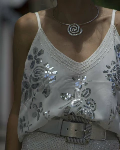 Imagen de Blusa Musculosa ALANIS Blanca con Plateado