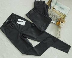 Jeans Riffle Chupin Engomado Negro R4918 [24=XS]