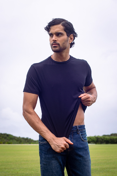 Camiseta Gola Careca Modal Preta 1124 na internet
