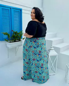 SAIA LONGA DE BOTÕES PLUS SIZE ADA na internet