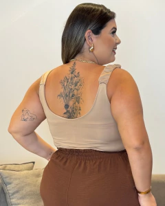 BODY PLUS SIZE ALÇA FRANZIDA MEL - Amanditta Plus | Moda Feminina Plus Size