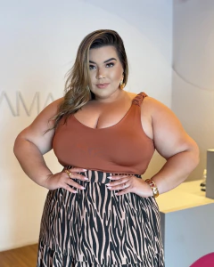 BODY PLUS SIZE ALÇA FRANZIDA MEL